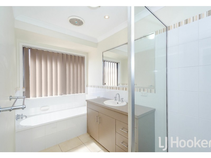 9 Larcom Rise, West Gladstone QLD 4680