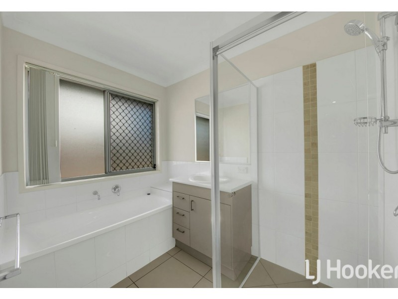 5 Amber Street, Kirkwood QLD 4680