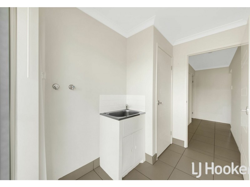 5 Amber Street, Kirkwood QLD 4680