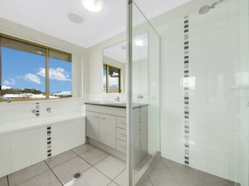 50 Daintree Boulevard, New Auckland QLD 4680