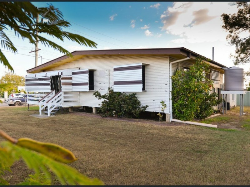 23 Larsen Street, West Gladstone QLD 4680