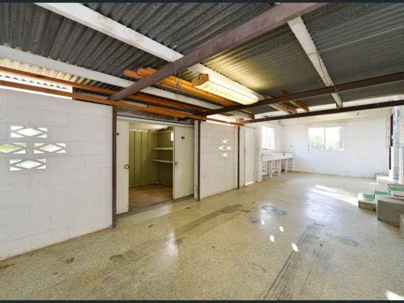 23 Larsen Street, West Gladstone QLD 4680