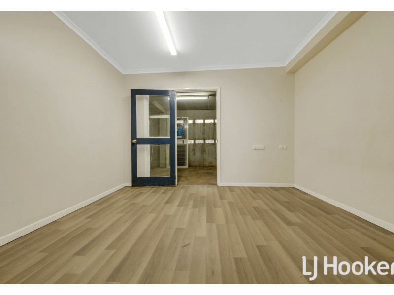 8 Penda Avenue, New Auckland QLD 4680