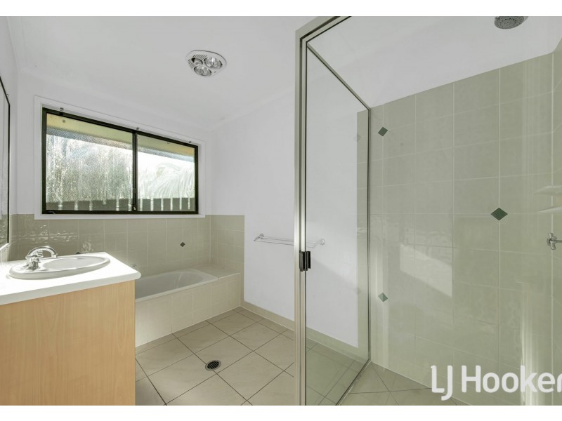 117 Emmadale Drive, New Auckland QLD 4680