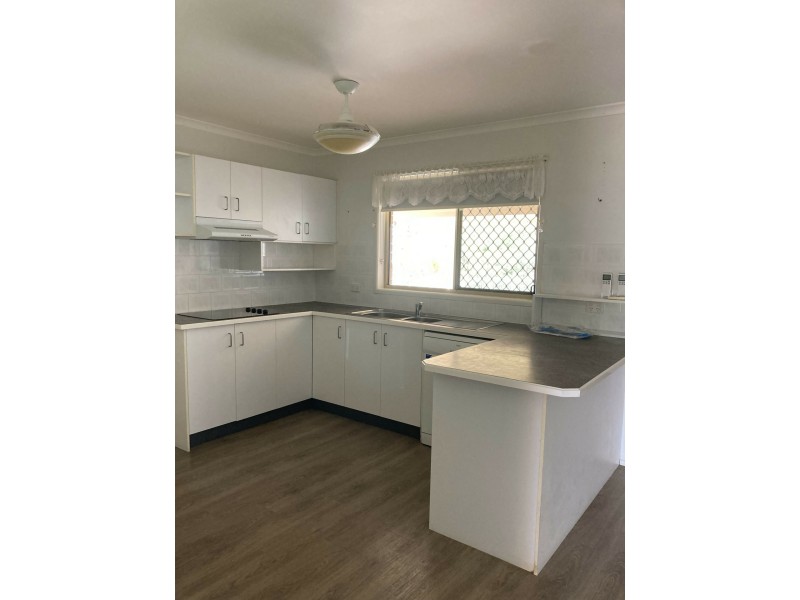 12 Kirrang Place, Boyne Island QLD 4680
