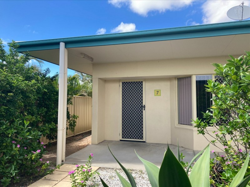 Unit 7/8 Wicks Street, New Auckland QLD 4680