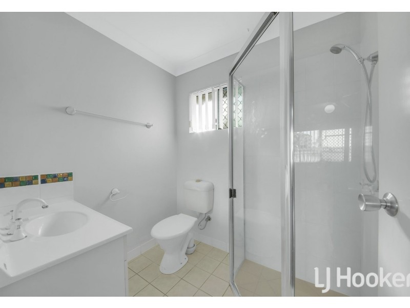 4 Dickinson Road, New Auckland QLD 4680