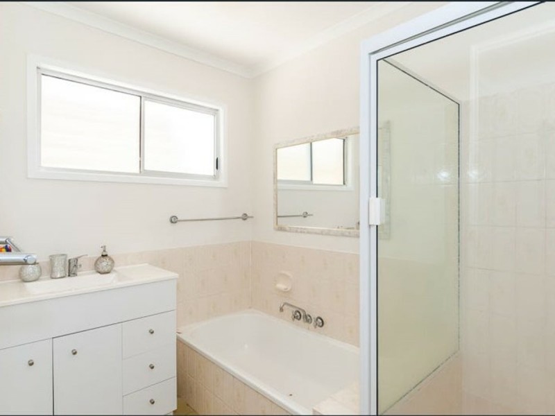 21 Satinay Street, New Auckland QLD 4680