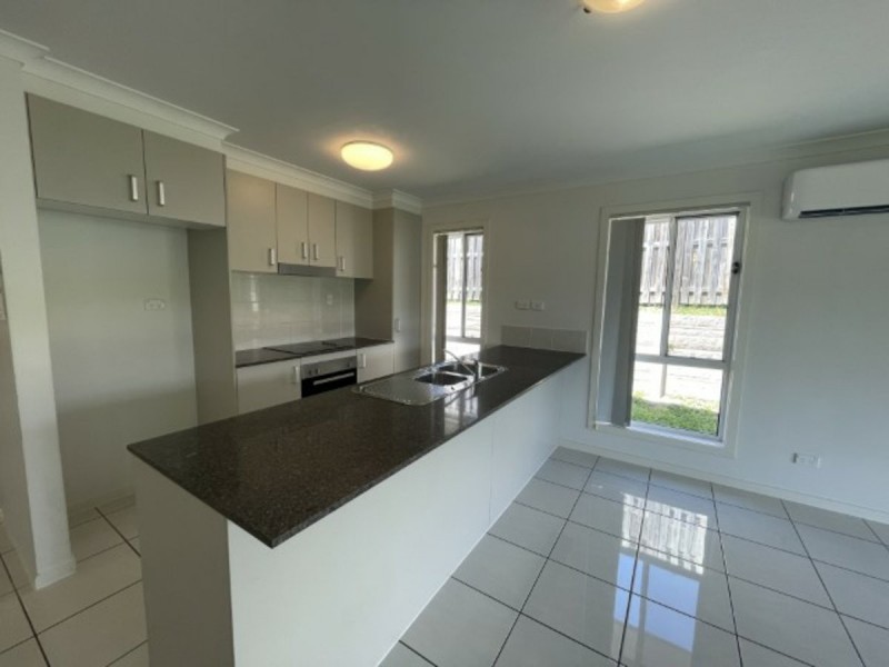 6 Greengard Place, Kirkwood QLD 4680
