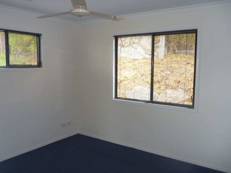 8B Robertson Close, New Auckland QLD 4680