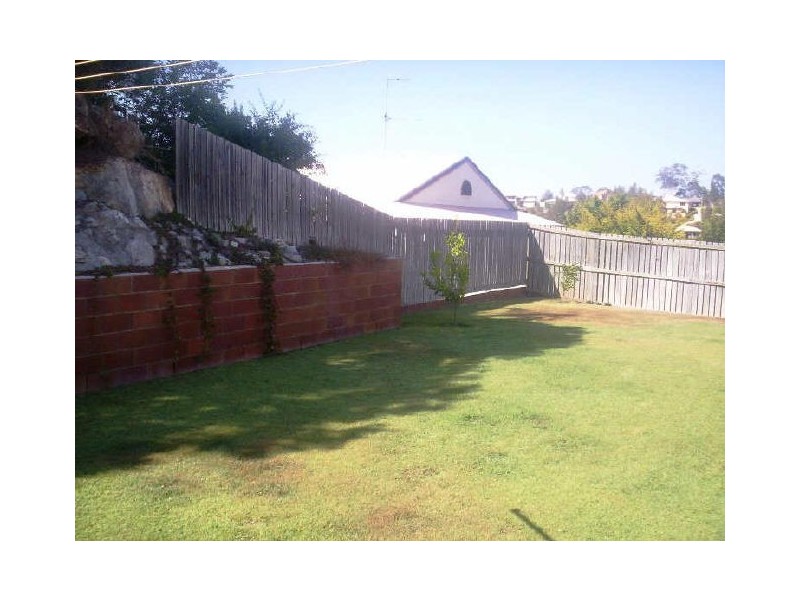 15 Wivenhoe Close, Clinton QLD 4680