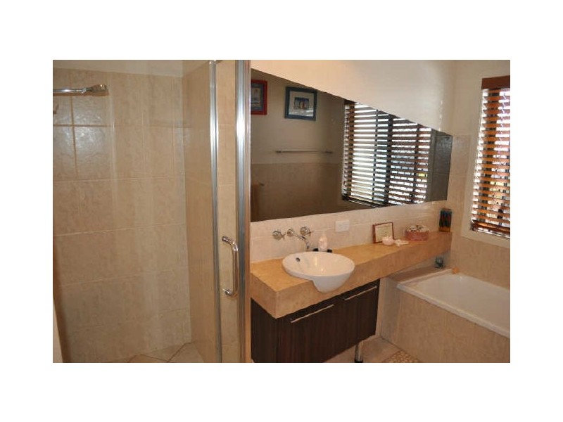 16 Sandringham Close, Telina QLD 4680