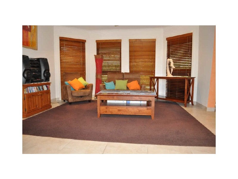 16 Sandringham Close, Telina QLD 4680