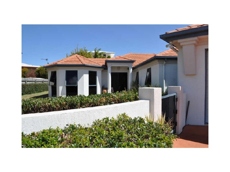 16 Sandringham Close, Telina QLD 4680