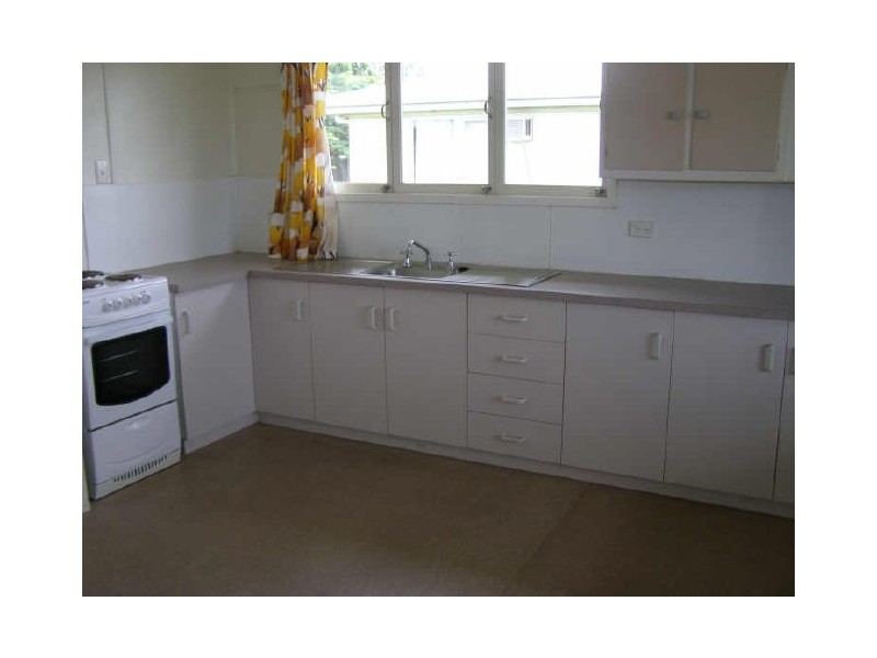 15 Moura Crescent, Barney Point QLD 4680