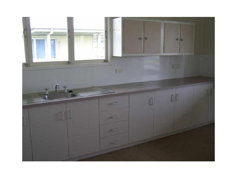15 Moura Crescent, Barney Point QLD 4680