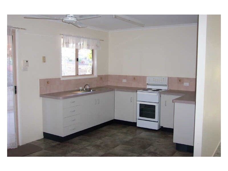 5 Erin Close, New Auckland QLD 4680