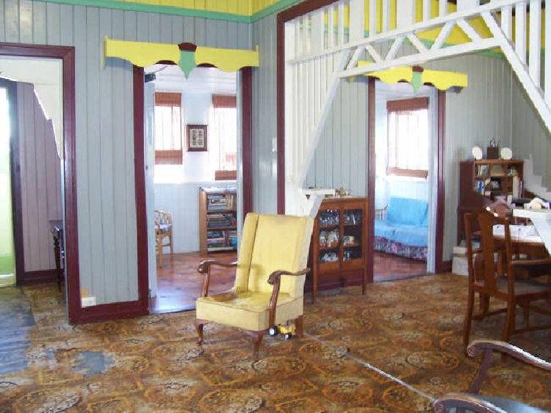 11 Side Street, West Gladstone QLD 4680