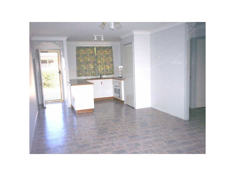 2/21 Shaw Street, Gladstone QLD 4680