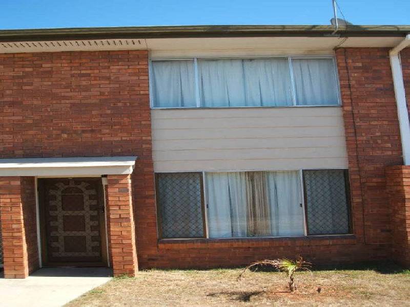 2/4 Wilmott Street, Gladstone QLD 4680