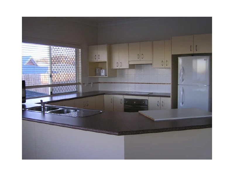 3 Observatory Place, New Auckland QLD 4680