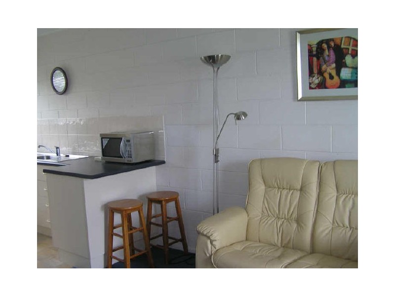 1 Side Street, West Gladstone QLD 4680