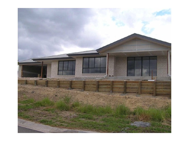 16 Skyline Drive, New Auckland QLD 4680