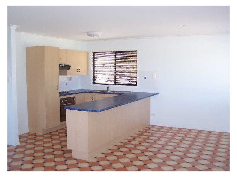 8A Robertson Close, New Auckland QLD 4680