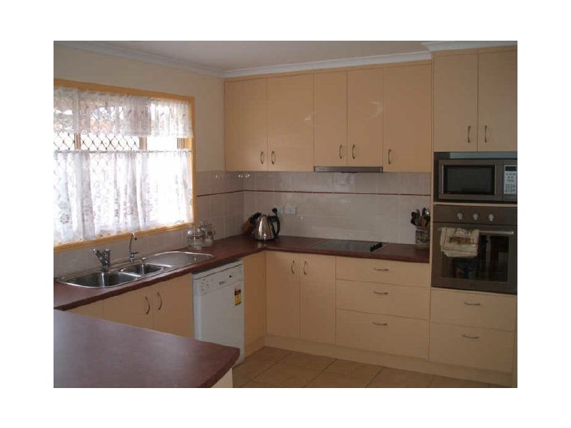16 Bristol Place, Clinton QLD 4680