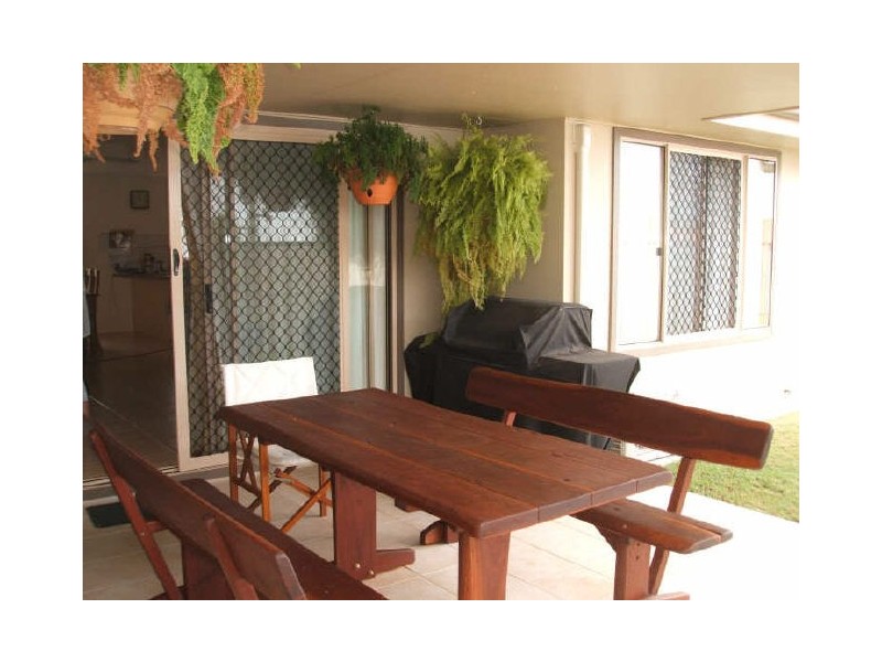 16 Bristol Place, Clinton QLD 4680