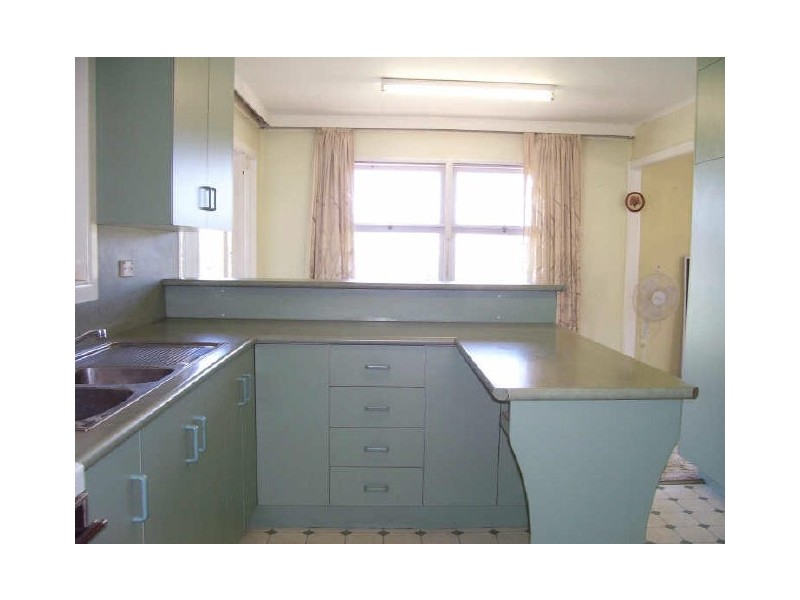 22 Walters Avenue, West Gladstone QLD 4680