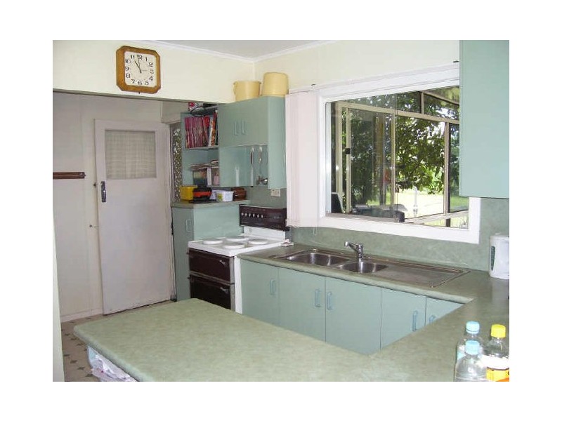 22 Walters Avenue, West Gladstone QLD 4680