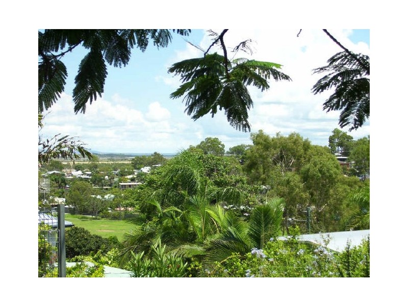 22 Walters Avenue, West Gladstone QLD 4680