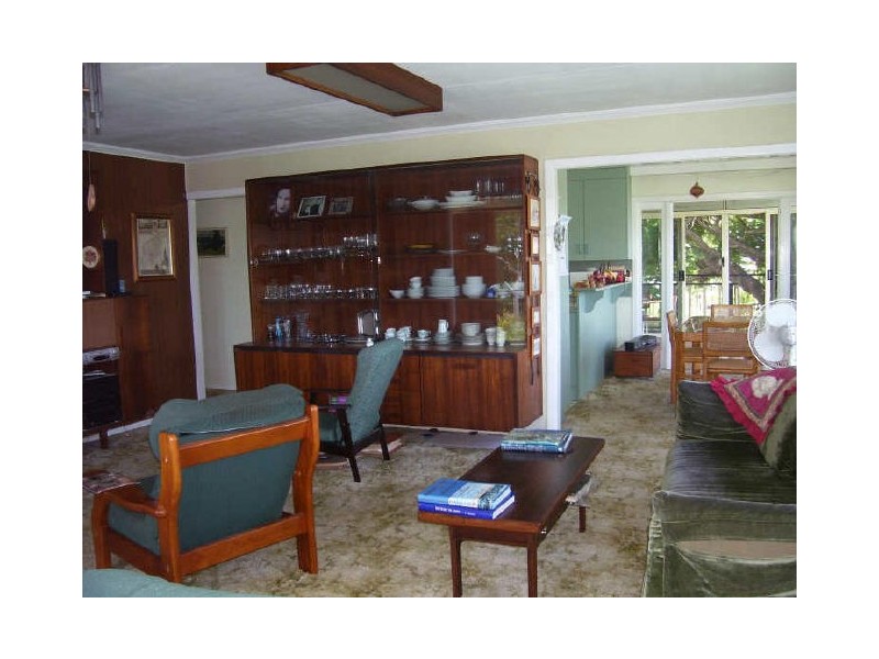 22 Walters Avenue, West Gladstone QLD 4680