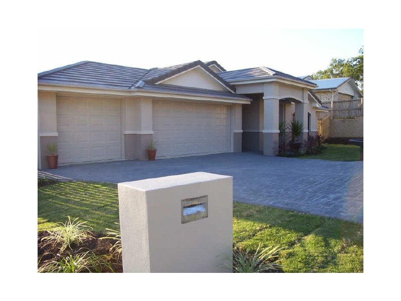 8 Southern Cross Close, Telina QLD 4680