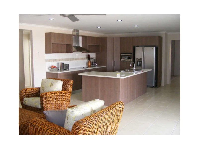 8 Southern Cross Close, Telina QLD 4680