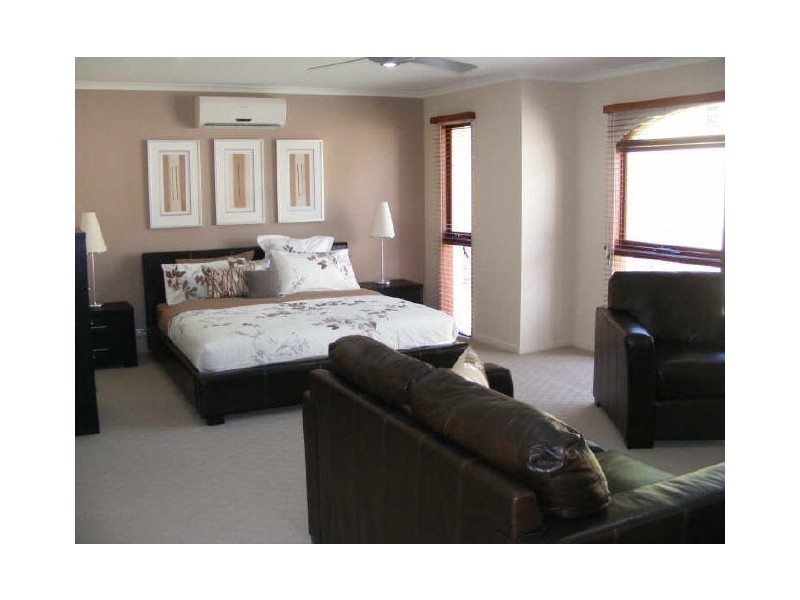 8 Southern Cross Close, Telina QLD 4680