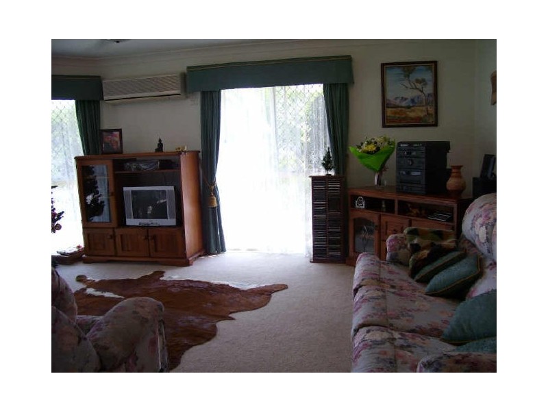 12 Lakeside Place, Gladstone QLD 4680