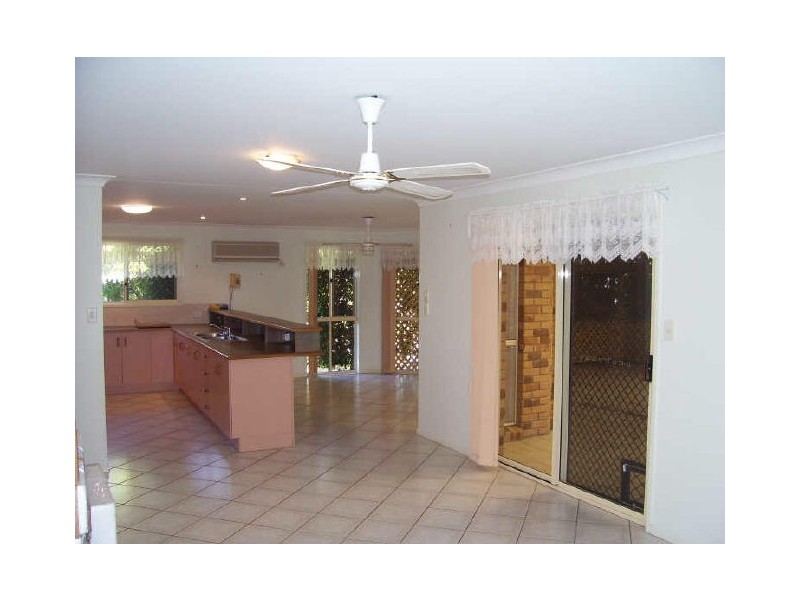 12 Lakeside Place, Gladstone QLD 4680