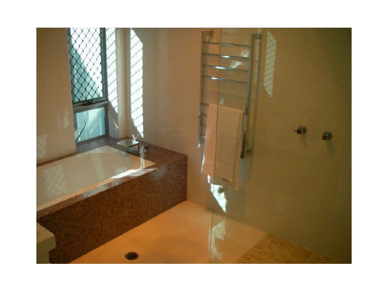 1 Dolphin Terrace, Gladstone QLD 4680