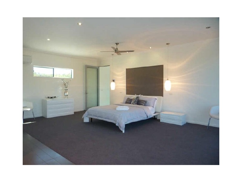 1 Dolphin Terrace, Gladstone QLD 4680