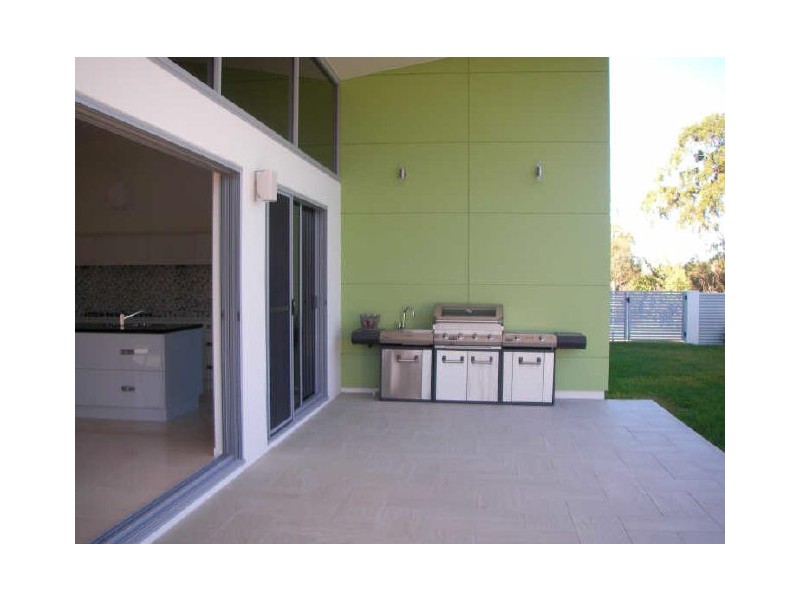 1 Dolphin Terrace, Gladstone QLD 4680