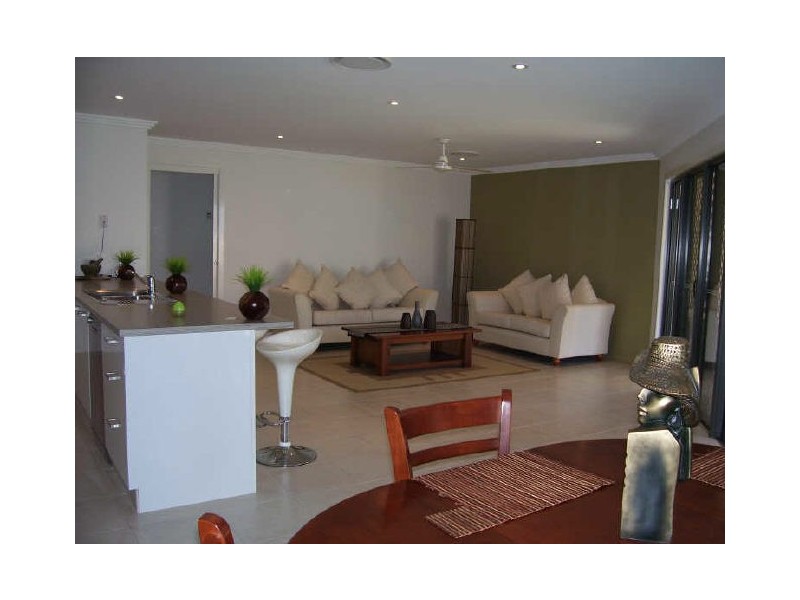 24 Larcom Rise, West Gladstone QLD 4680