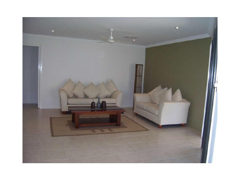 24 Larcom Rise, West Gladstone QLD 4680