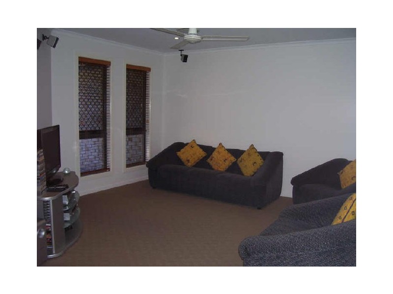 24 Larcom Rise, West Gladstone QLD 4680