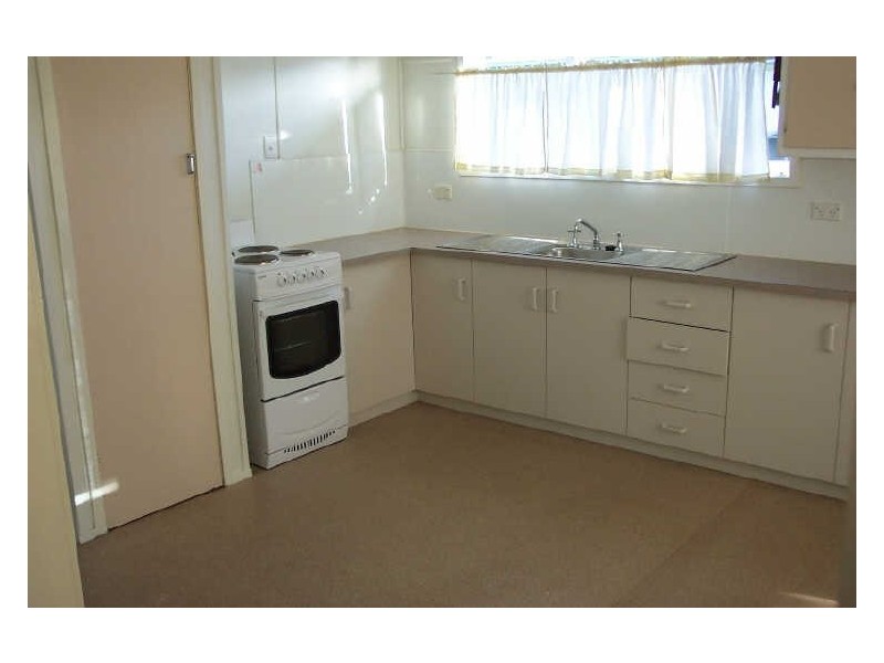 15 Moura Cres, Barney Point QLD 4680