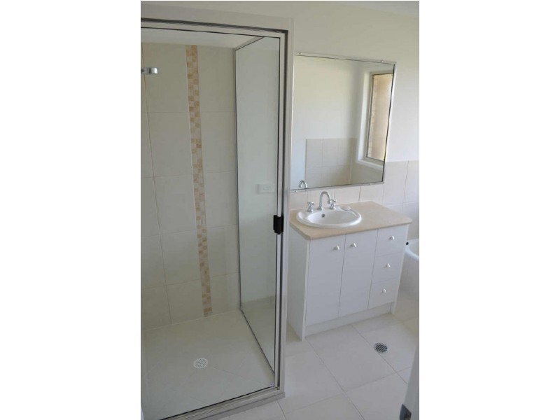 4 Johnson Street, Glen Eden QLD 4680