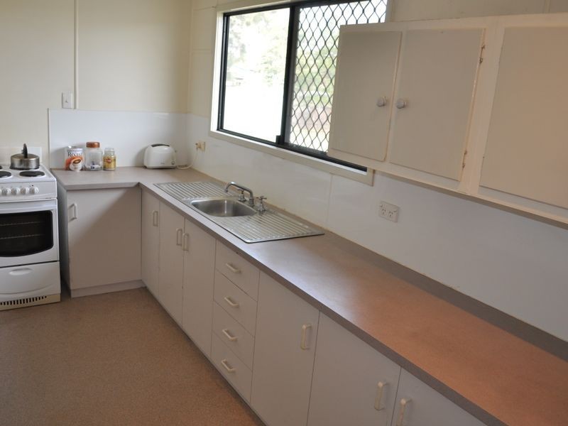 15 Moura Crescent, Barney Point QLD 4680