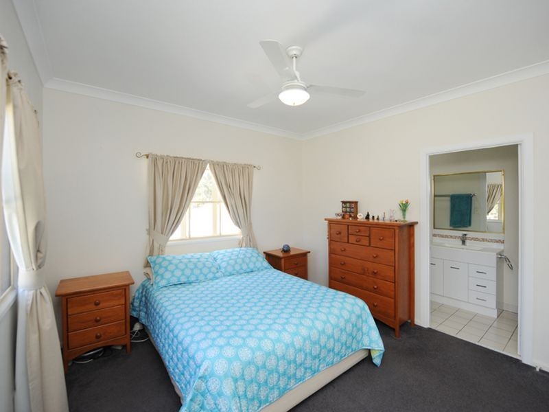 8 Hunter Street, West Gladstone QLD 4680