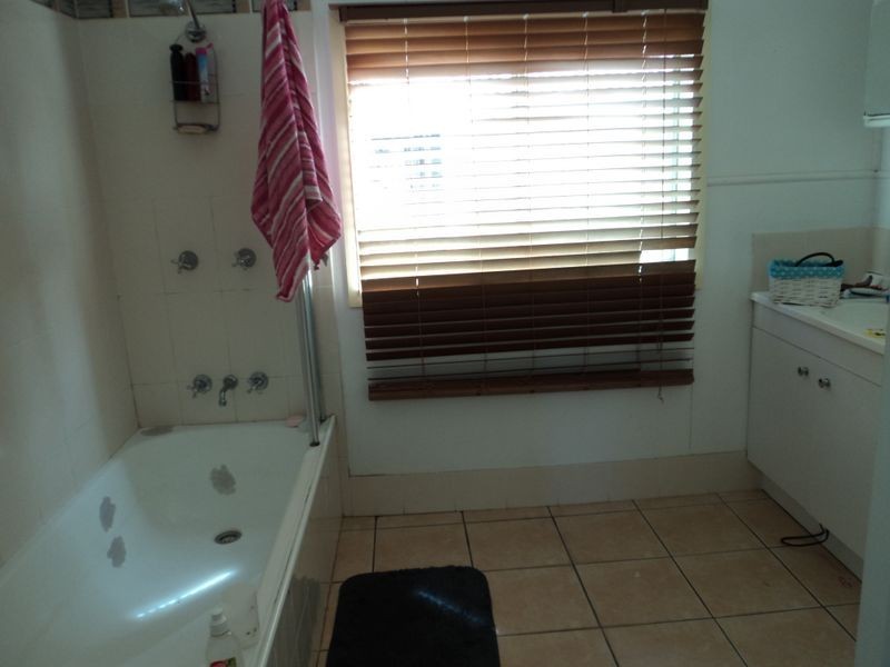 35 Gladstone Street, Mount Larcom QLD 4695